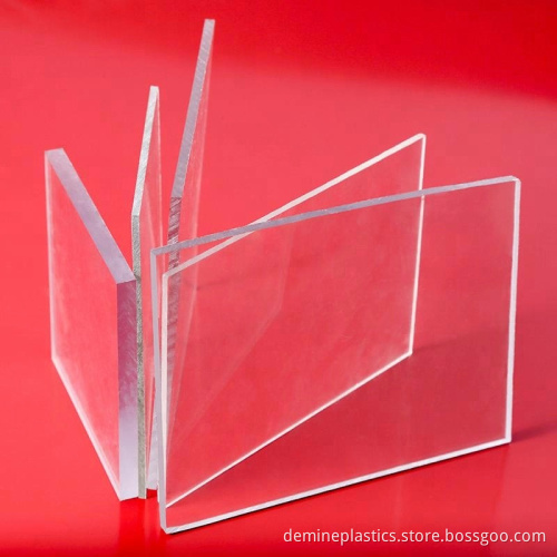 Transparent solid polycarbonate building wall panel